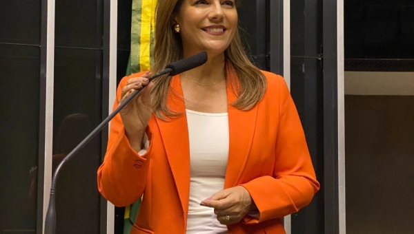 Mara Rocha anuncia pagamento de emenda de R$ 350 mil para construção de quadra esportiva na Comunidade Tartaruga, em Cruzeiro do Sul